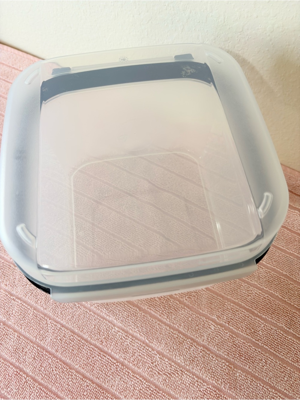 Tupperware Modular Mates Square Signature
Line Container #2 Hinged Lid - Picture 8 of 10